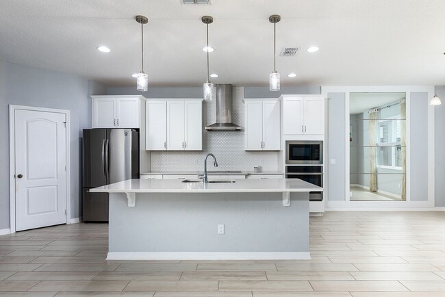 Building Photo - AMAZING 3/4 GORGEOUS HOME IN GATED COMMUNI...