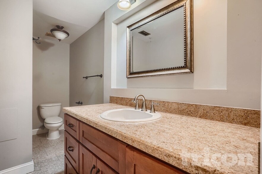 Building Photo - 3516 W McElroy Ave