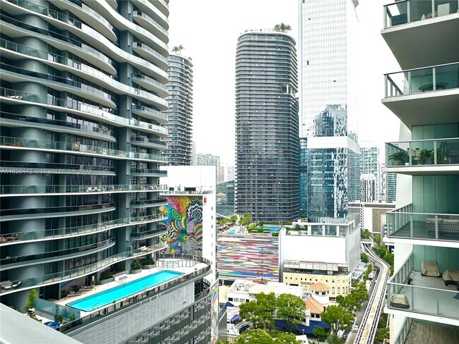 Building Photo - 1050 Brickell Ave