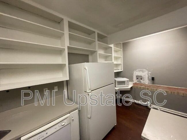 Building Photo - 181 N Fairview Ave