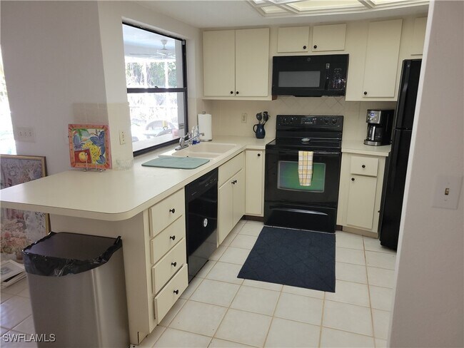 Building Photo - 735 High Pines Dr