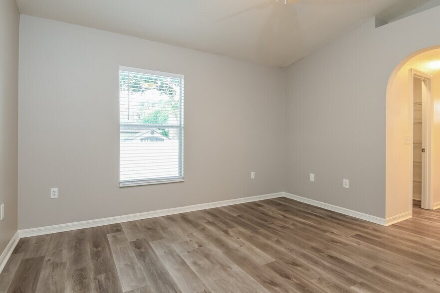 Building Photo - 2406 Foxhollow Rd