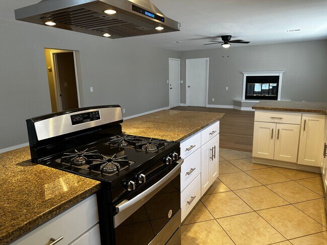 Building Photo - Freshly Updated 3bd/2ba home for rent!