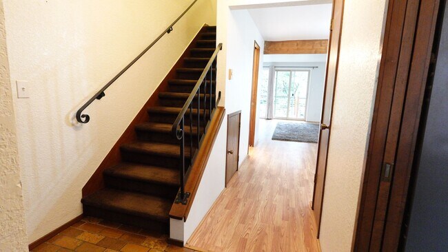 Building Photo - Hajek