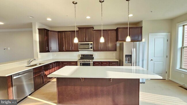 Building Photo - 8650 Satinwood Dr