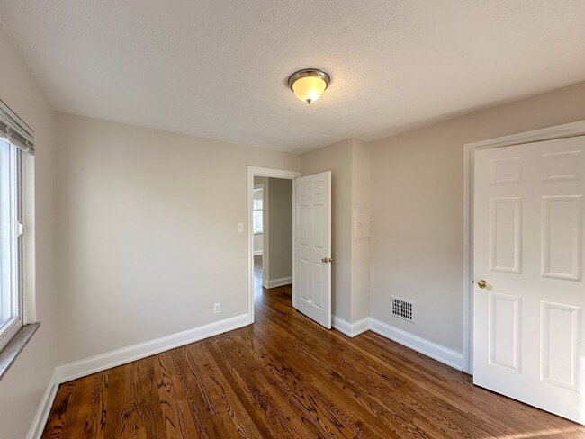 Building Photo - AVAILABLE NOW Home in University District ...