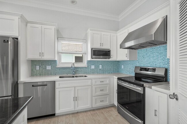 Building Photo - Waterfront Living at Its Best – For Rent on Tiki Island