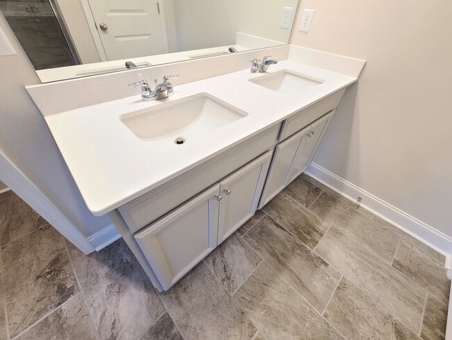Building Photo - 3 Bed and 3 Bath Brand new ready for move-...