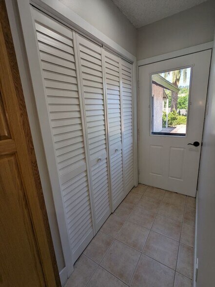 Building Photo - 151 W Hillside St