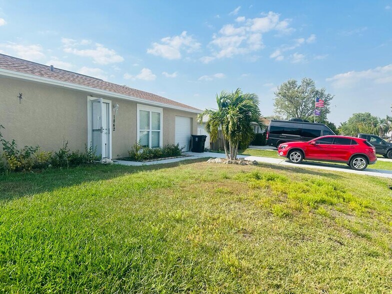 Primary Photo - 1842 SW Morelia Ln