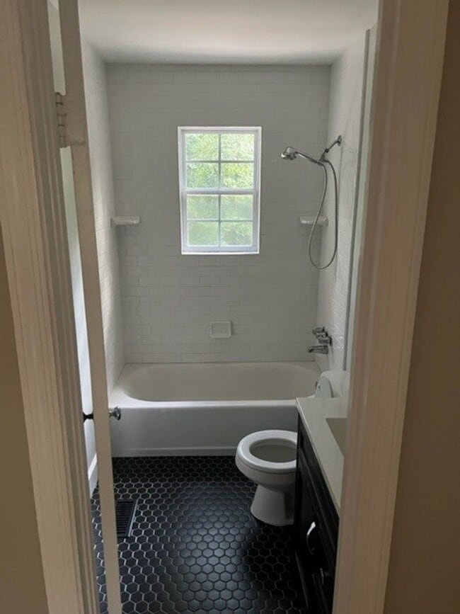 Building Photo - North Macon Home Move-In Ready