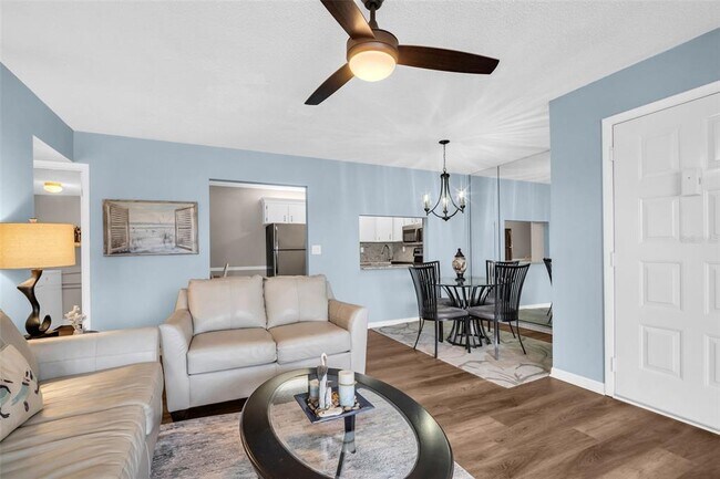 Building Photo - 2523 Pine Ridge Way S