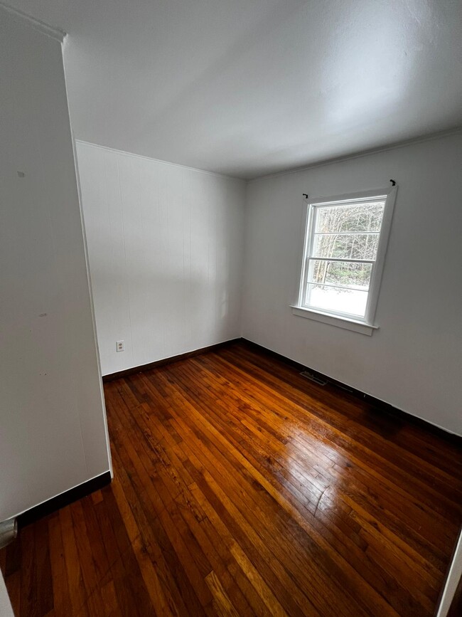 Building Photo - 224 Narragansett St