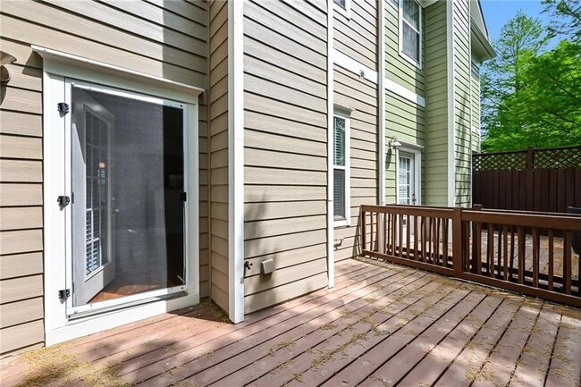 Building Photo - 1915 Sterling Oaks Cir NE