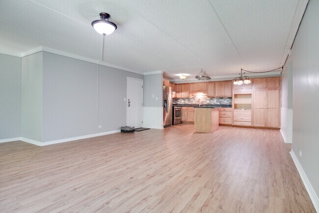 Building Photo - 5S066 Pebblewood Ln