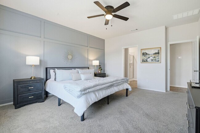 Building Photo - Move in Ready and FULLY FURNISHED 3 BD/2 BA located Far West San Antonio!