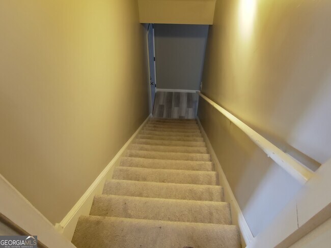 Building Photo - 4901 Planters Walk