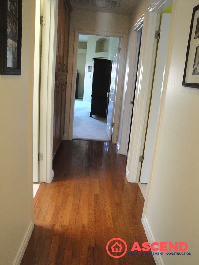 Building Photo - Spacious 4 Bed / 2 Bath Home in HOA Community with Gardening Included