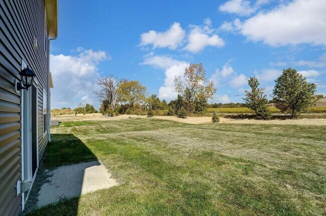 Building Photo - 852 Sunny Vale Dr