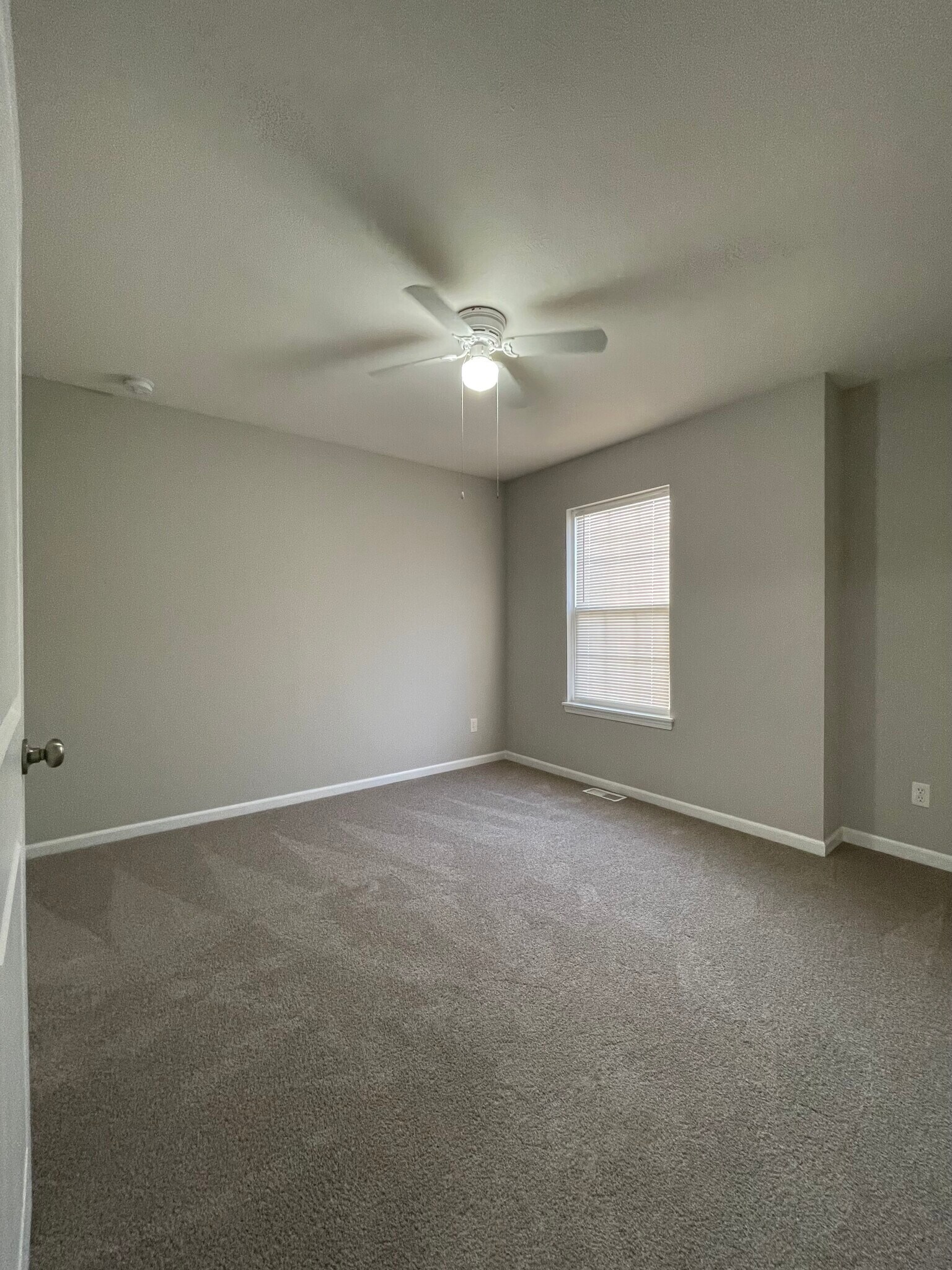 Building Photo - 1068 E 115th Ct