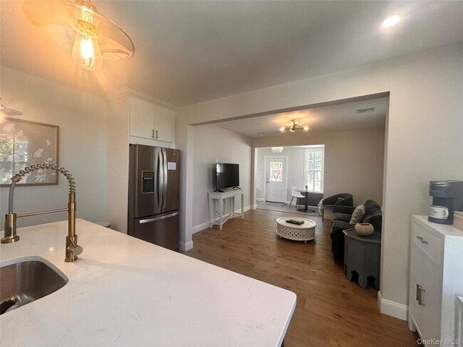 Building Photo - 549 Piermont Ave