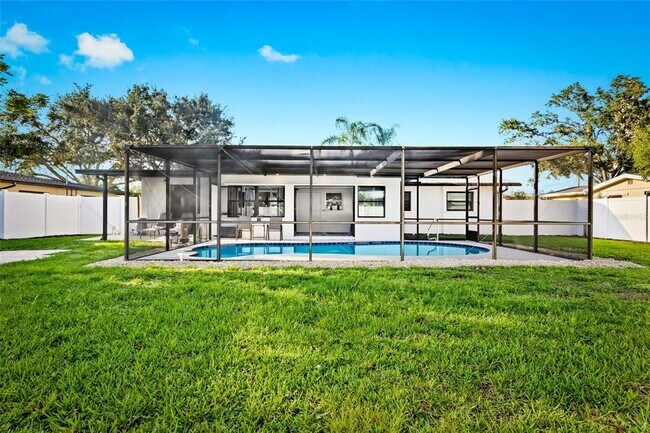 Building Photo - 1311 Cypress Ave