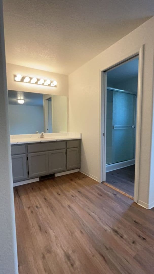 Building Photo - 3 Bedroom 2 Bath Home with a 2 Car Attache...