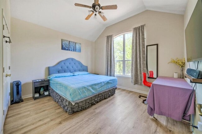 Building Photo - 3912 Coopers Hawk Cove