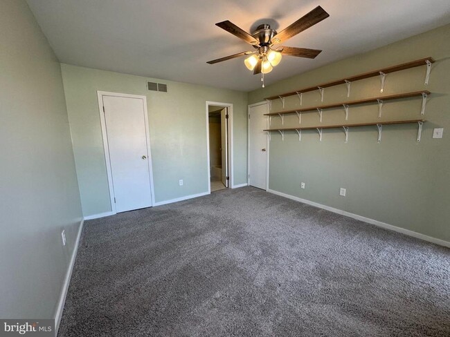Building Photo - 1405 Roberts Way