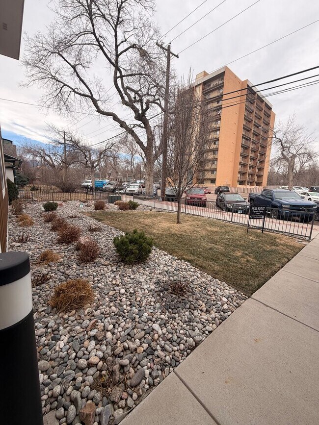 Building Photo - 525 E Kiowa St