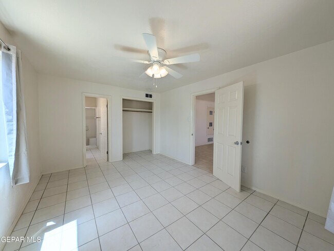 Building Photo - 8921 Mt Olympus Dr