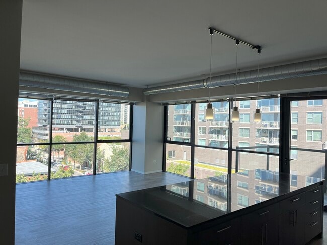 Building Photo - 211 W Scott St