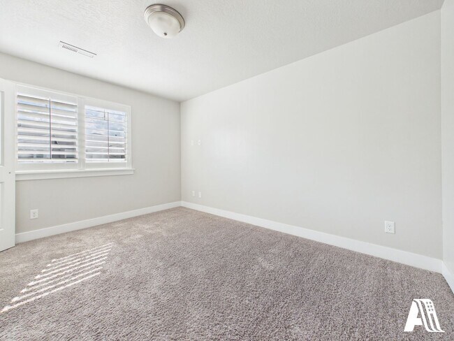 Building Photo - 14447 S Quiet Shade Dr