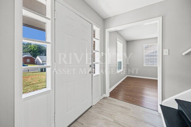 Building Photo - Renovated Gem! This 4-bed, 1.5-bath home!!!!! Section 8 Welcomed!!!!