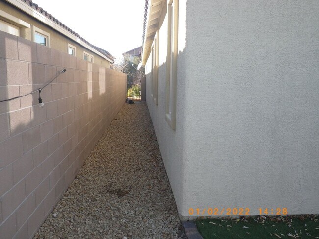 Building Photo - Beautiful 5 Bedroom House with City View