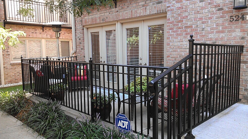 Front Patio - 524 Allard Pl
