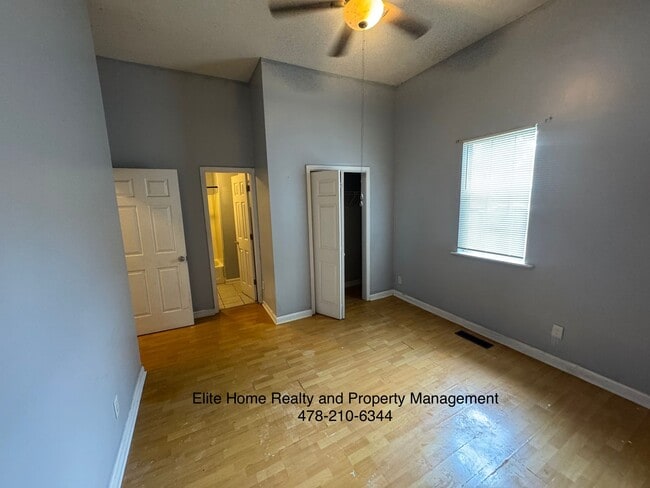 Building Photo - 634 Woolfolk St