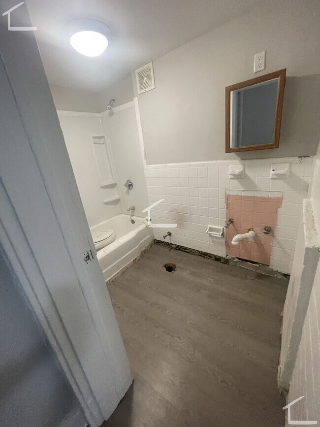 Building Photo - $2,195 | 1 Bedroom | 1 Bathroom | Available Now