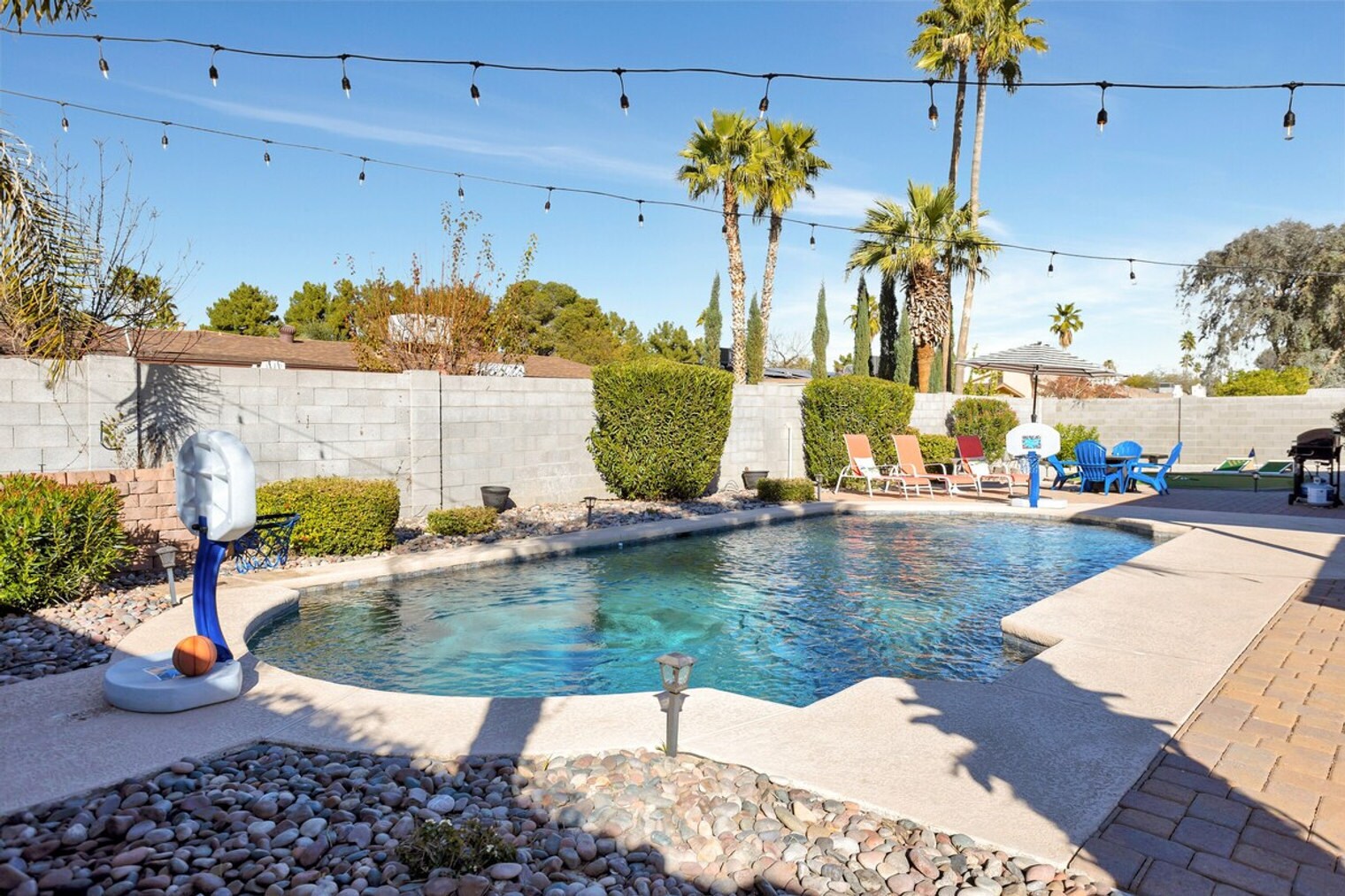 Building Photo - 4820 E Poinsettia Dr