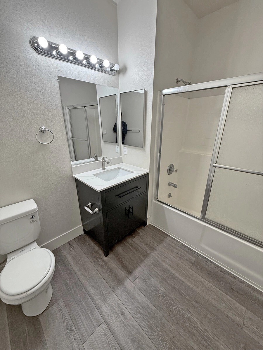 Building Photo - 4328 Mammoth Ave