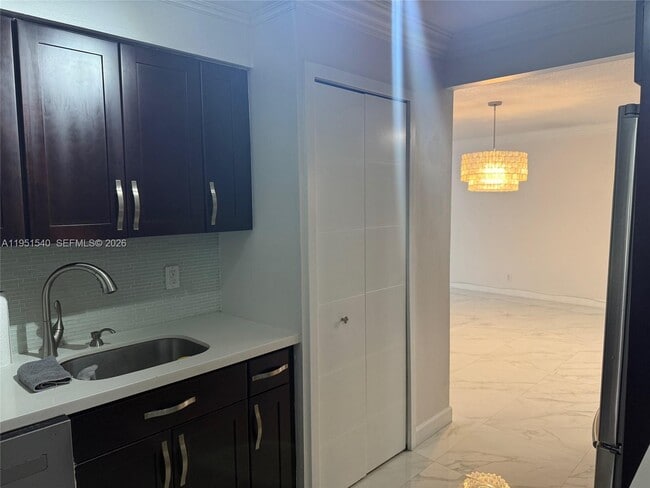 Building Photo - 6770 Indian Creek Dr