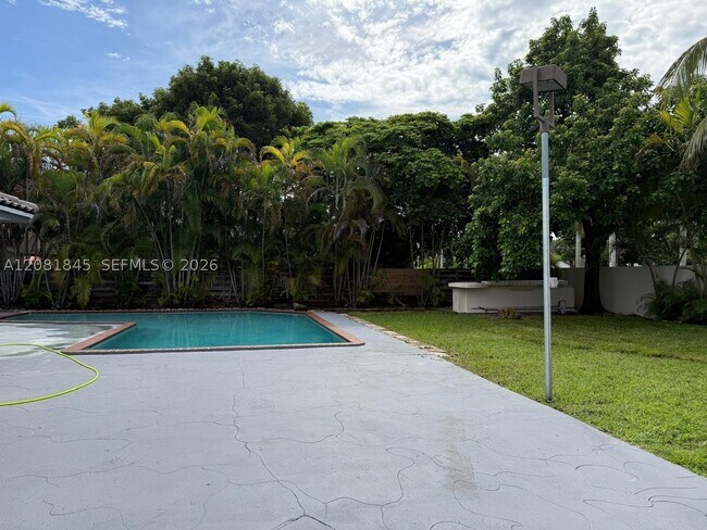 Building Photo - 10331 SW 135th Ct