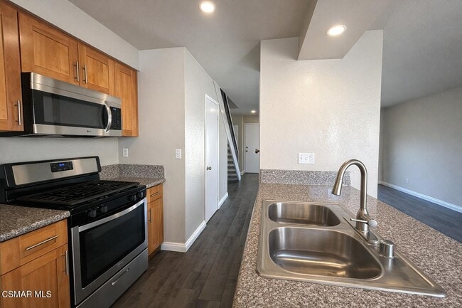 Building Photo - 28825 Conejo View Dr