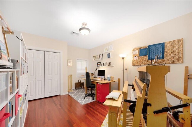Building Photo - 407 Broadway
