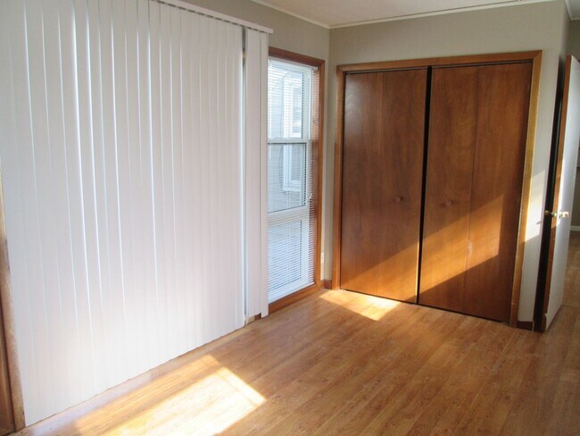 Building Photo - 2BR 2bath home close to downtown Iowa City, available August 1, 2023!