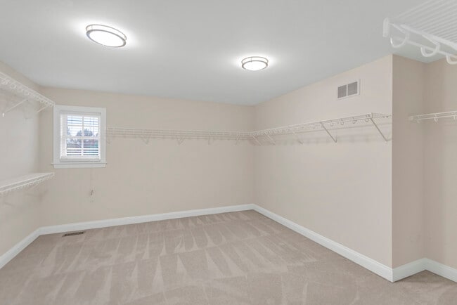 Building Photo - 3N812 John Greenleaf Whittier Pl
