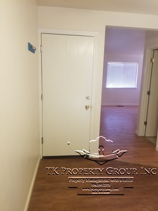 Building Photo - 1335 Oak Ridge Dr