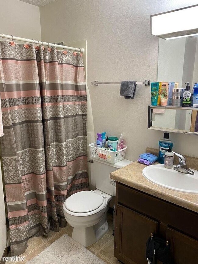 Building Photo - 2 br, 2 bath 4plex - Bunting Lane Apartments
