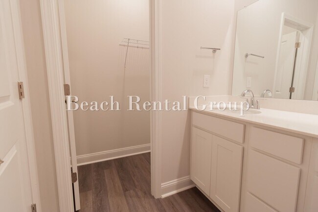 Building Photo - 427 Waterend Dr