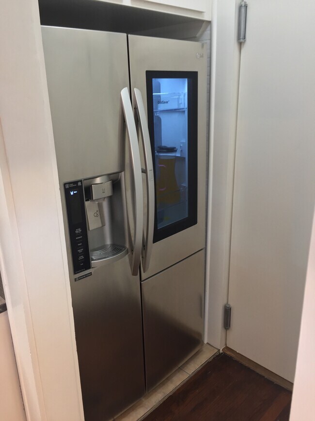 Building Photo - 301 Clifford St